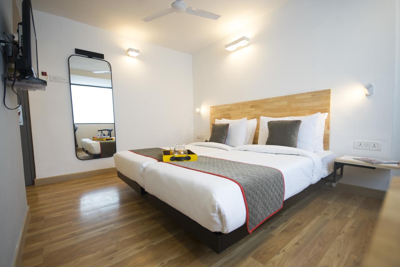 Oyo Townhouse 16 International Airport Hotel Mumbai Exterior foto