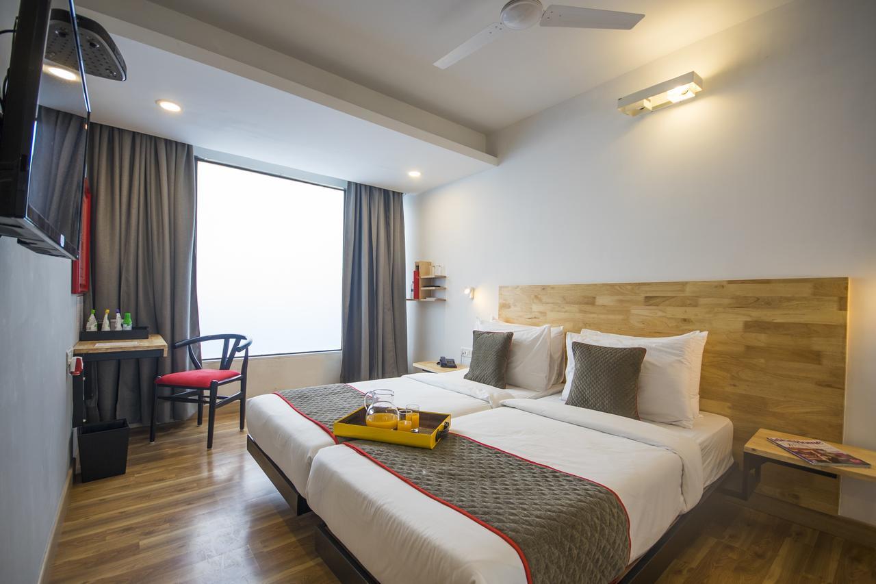 Oyo Townhouse 16 International Airport Hotel Mumbai Exterior foto