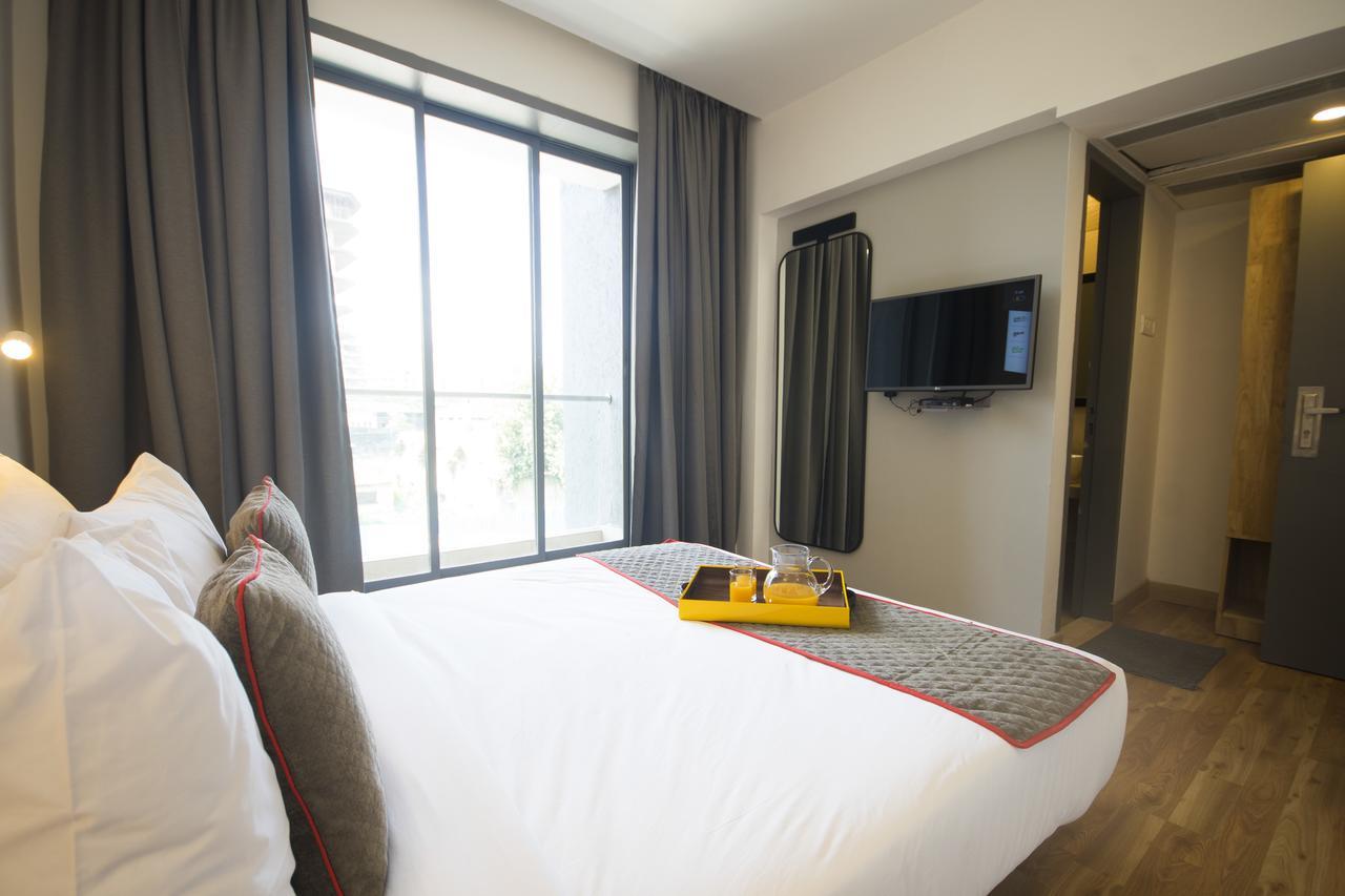 Oyo Townhouse 16 International Airport Hotel Mumbai Exterior foto