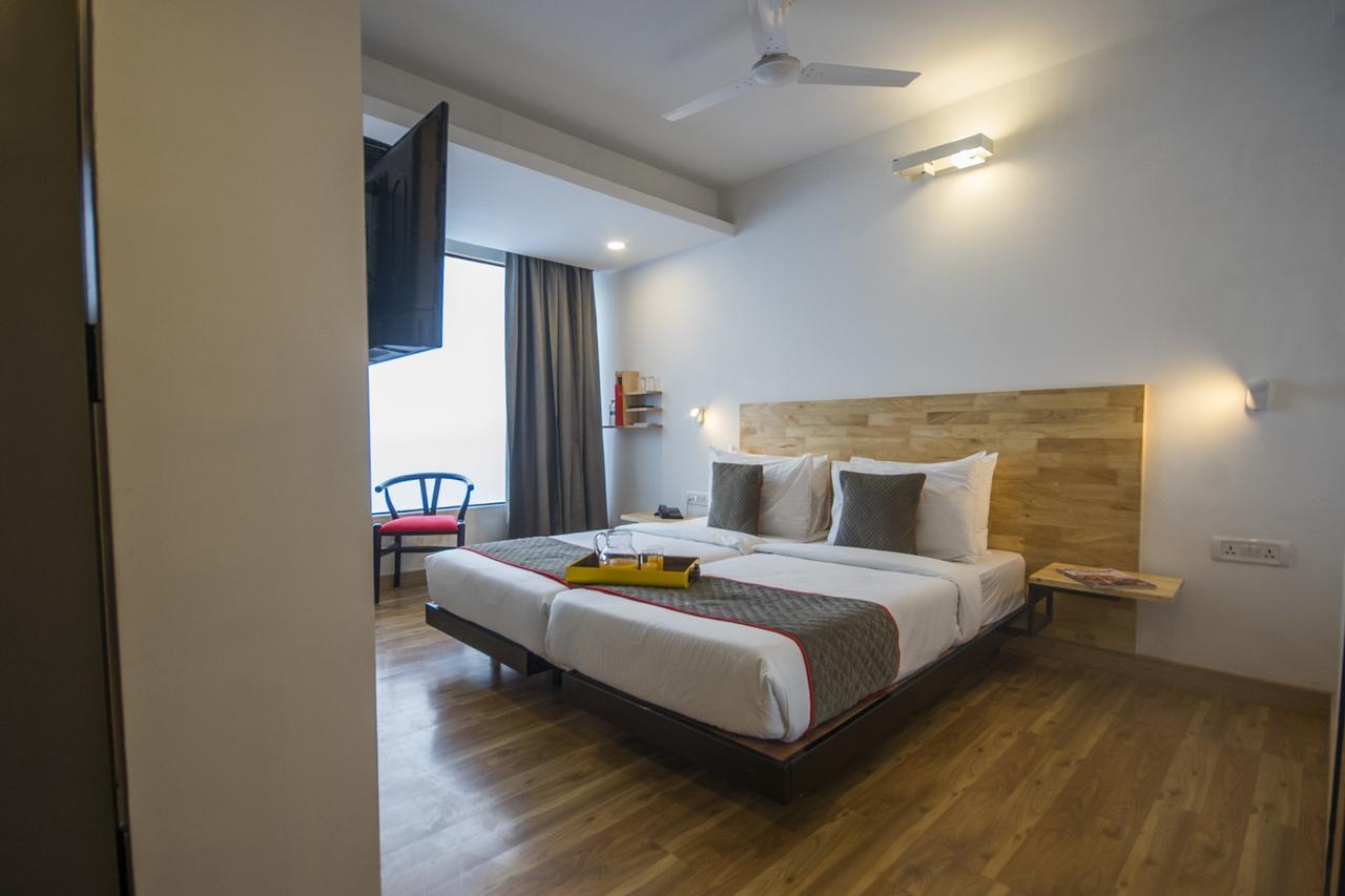 Oyo Townhouse 16 International Airport Hotel Mumbai Exterior foto