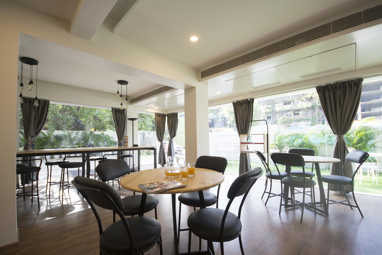 Oyo Townhouse 16 International Airport Hotel Mumbai Exterior foto