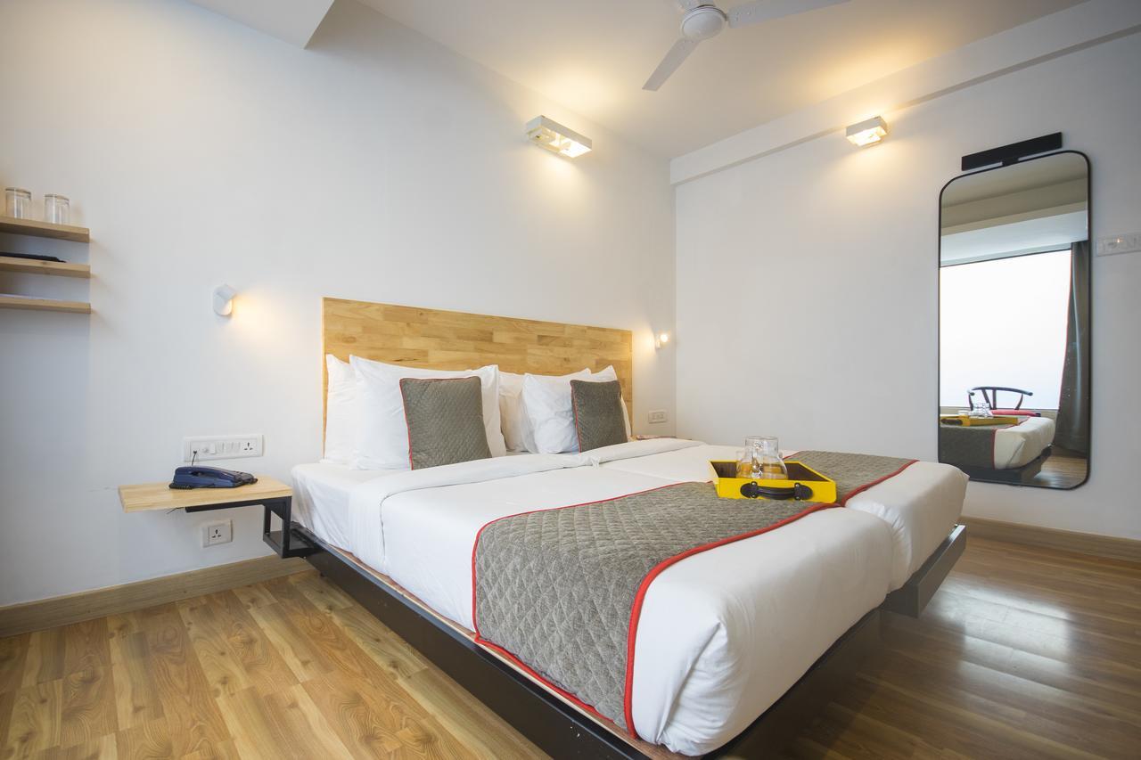 Oyo Townhouse 16 International Airport Hotel Mumbai Exterior foto